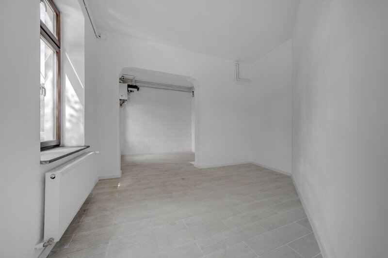 Parcul Carol spatiu ideal pentru cafenea birou salon parter+subsol 80mp