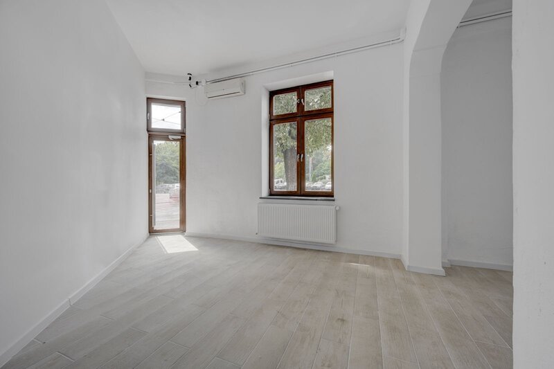 Parcul Carol spatiu ideal pentru cafenea birou salon parter+subsol 80mp