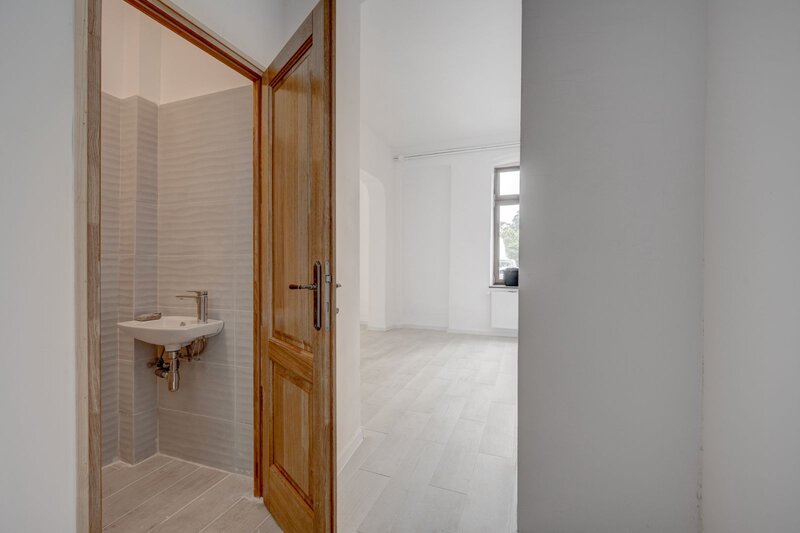 Parcul Carol spatiu ideal pentru cafenea birou salon parter+subsol 80mp